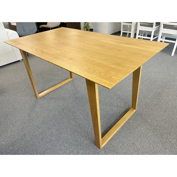 IMRO jedálenský stôl