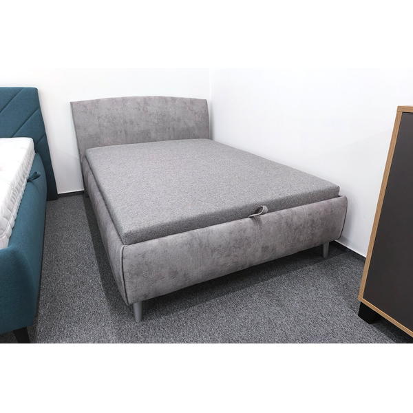 Trendy čalúnená retro posteľ