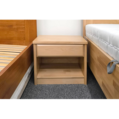 Elis drevený nočný stolík