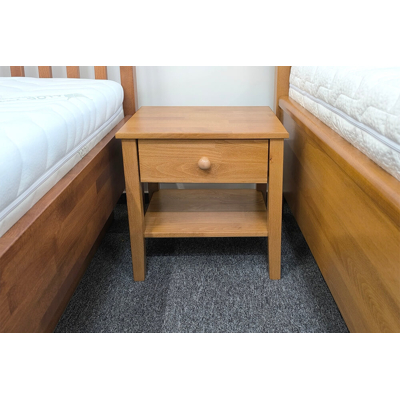 Talia masívny nočný stolík