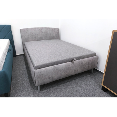 Trendy čalúnená retro posteľ