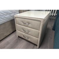 ETNA čalúnený nočný stolík + sklo