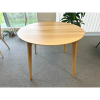 OLIVER jedálenský stôl