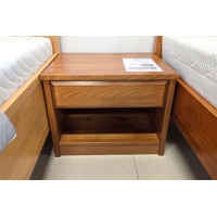 Elis drevený nočný stolík