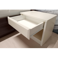 Elis drevený nočný stolík