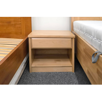 Elis drevený nočný stolík