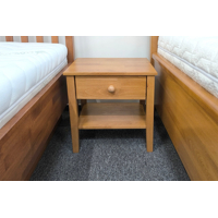 Talia masívny nočný stolík