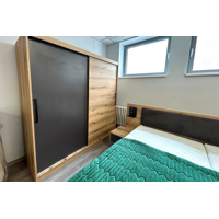 MEKENZY šatníkova skriňa s posuvnými dverami