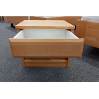 Elis drevený nočný stolík