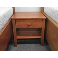 Talia masívny nočný stolík