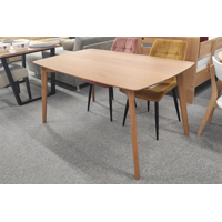 RENE jedálenský stôl