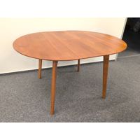 OLIVER jedálenský stôl